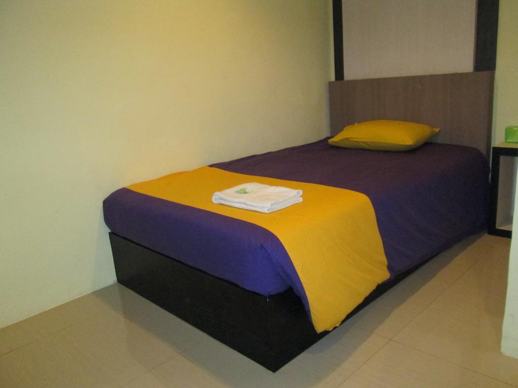 Green Leaf Inn Pontianak Room photo