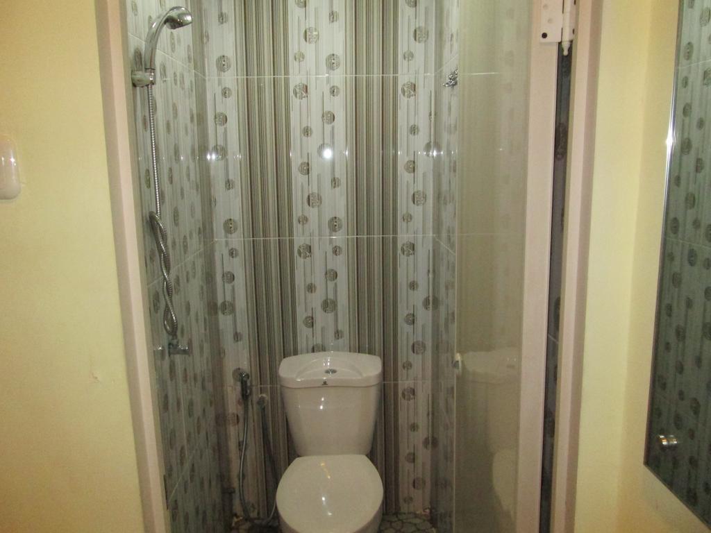Green Leaf Inn Pontianak Room photo